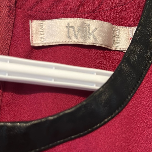 Simons dress with leather like edging - Picture 6 of 11